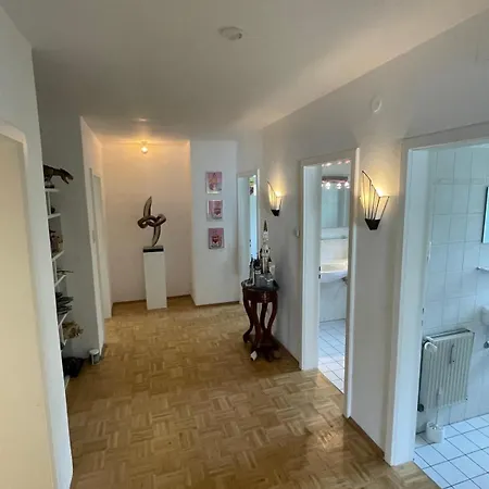 Balcony In Quiet Nobel Suburb Of In Graefelfing Апартаменты