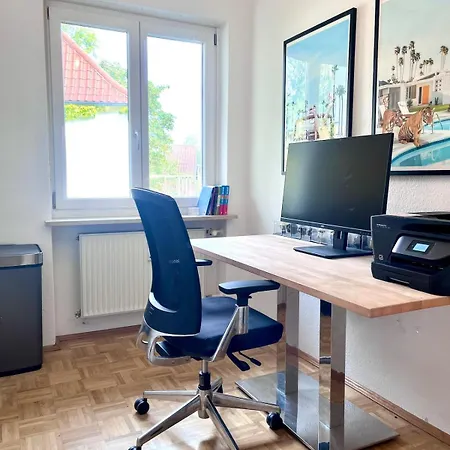 Balcony In Quiet Nobel Suburb Of In Graefelfing Апартаменты